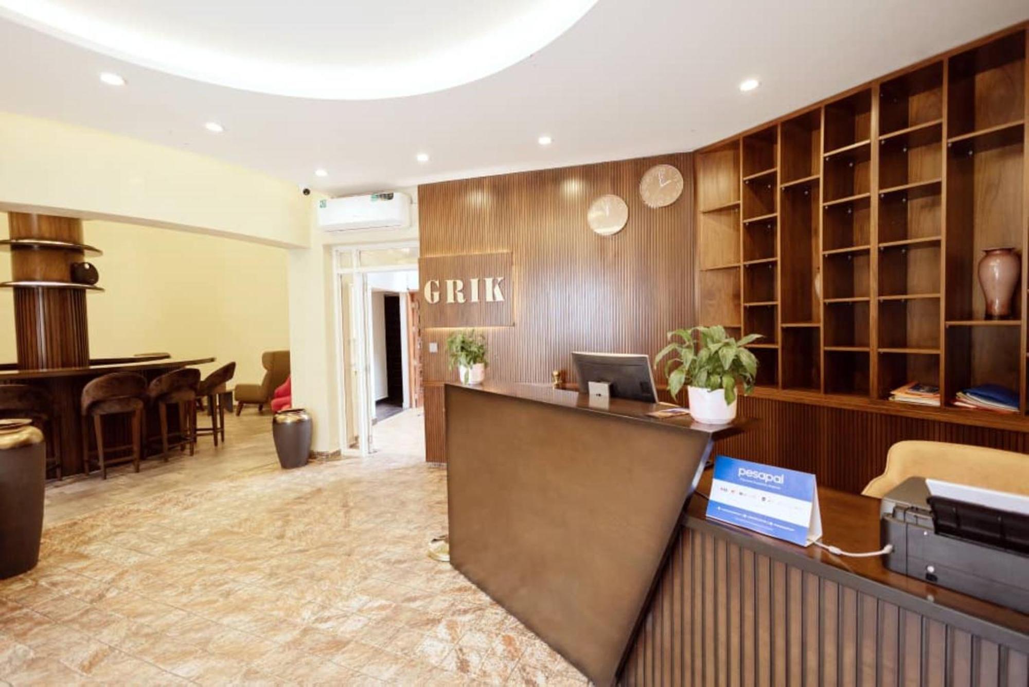 Grik Hotel - Entebbe Esterno foto