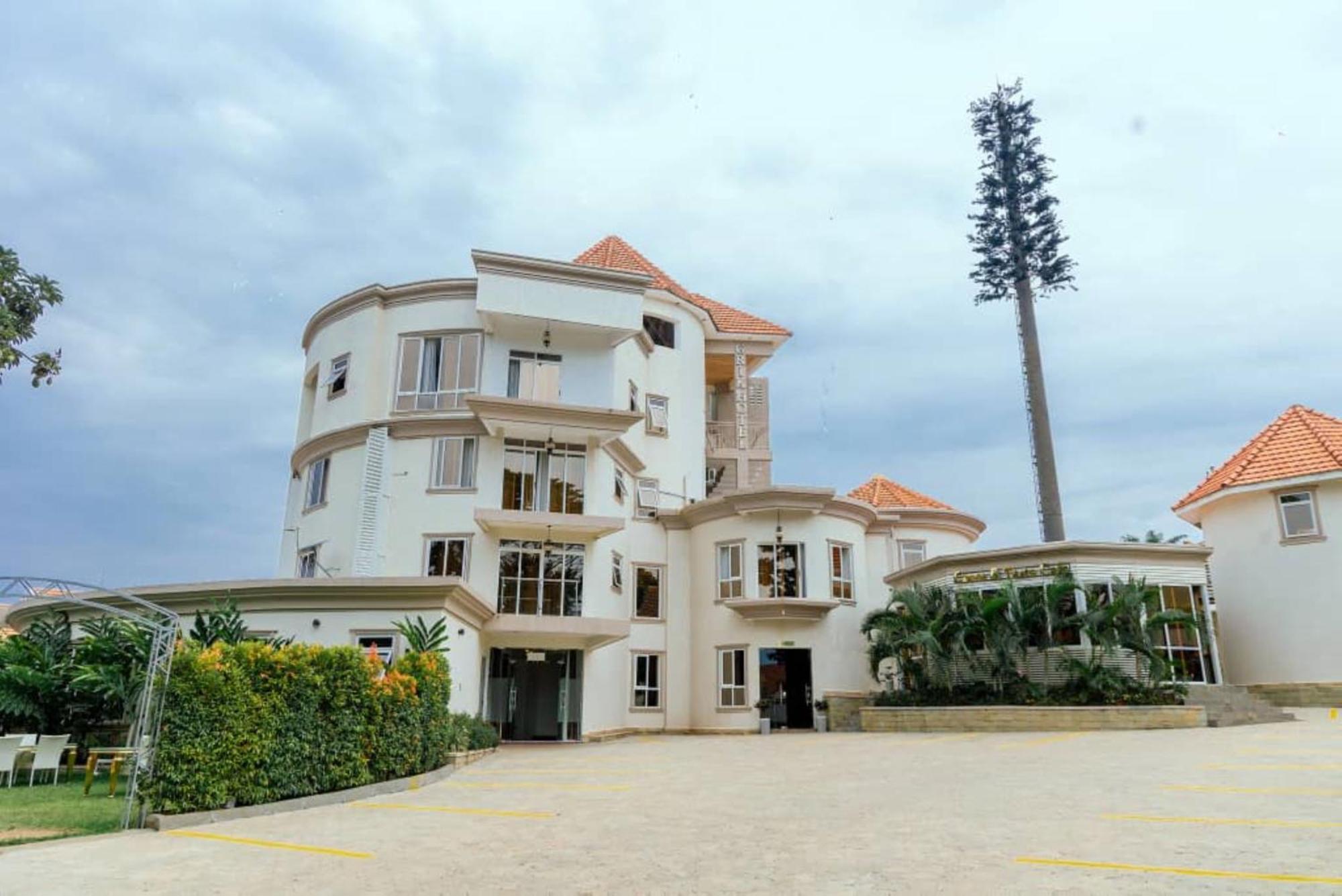 Grik Hotel - Entebbe Esterno foto