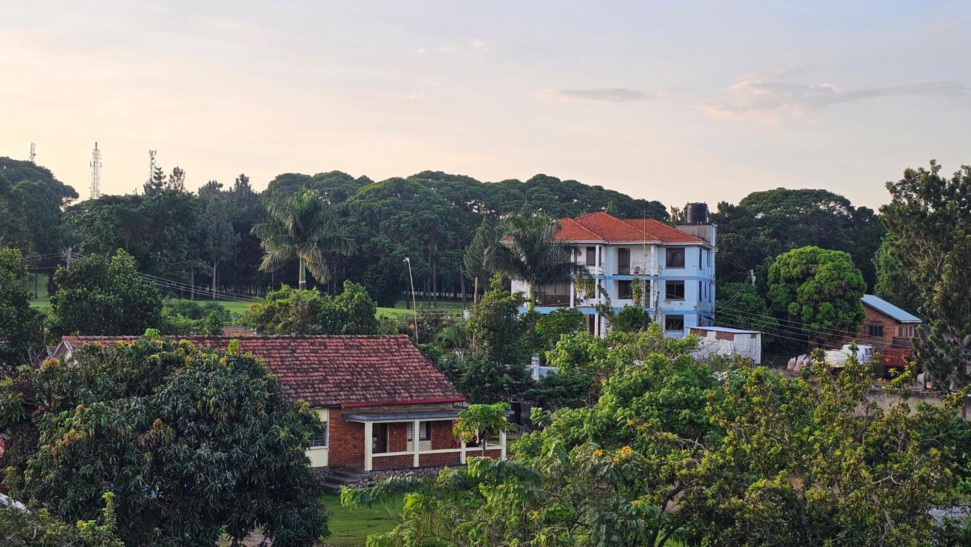 Grik Hotel - Entebbe Esterno foto