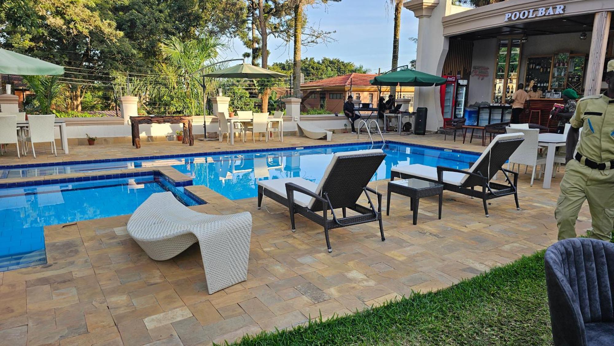 Grik Hotel - Entebbe Esterno foto