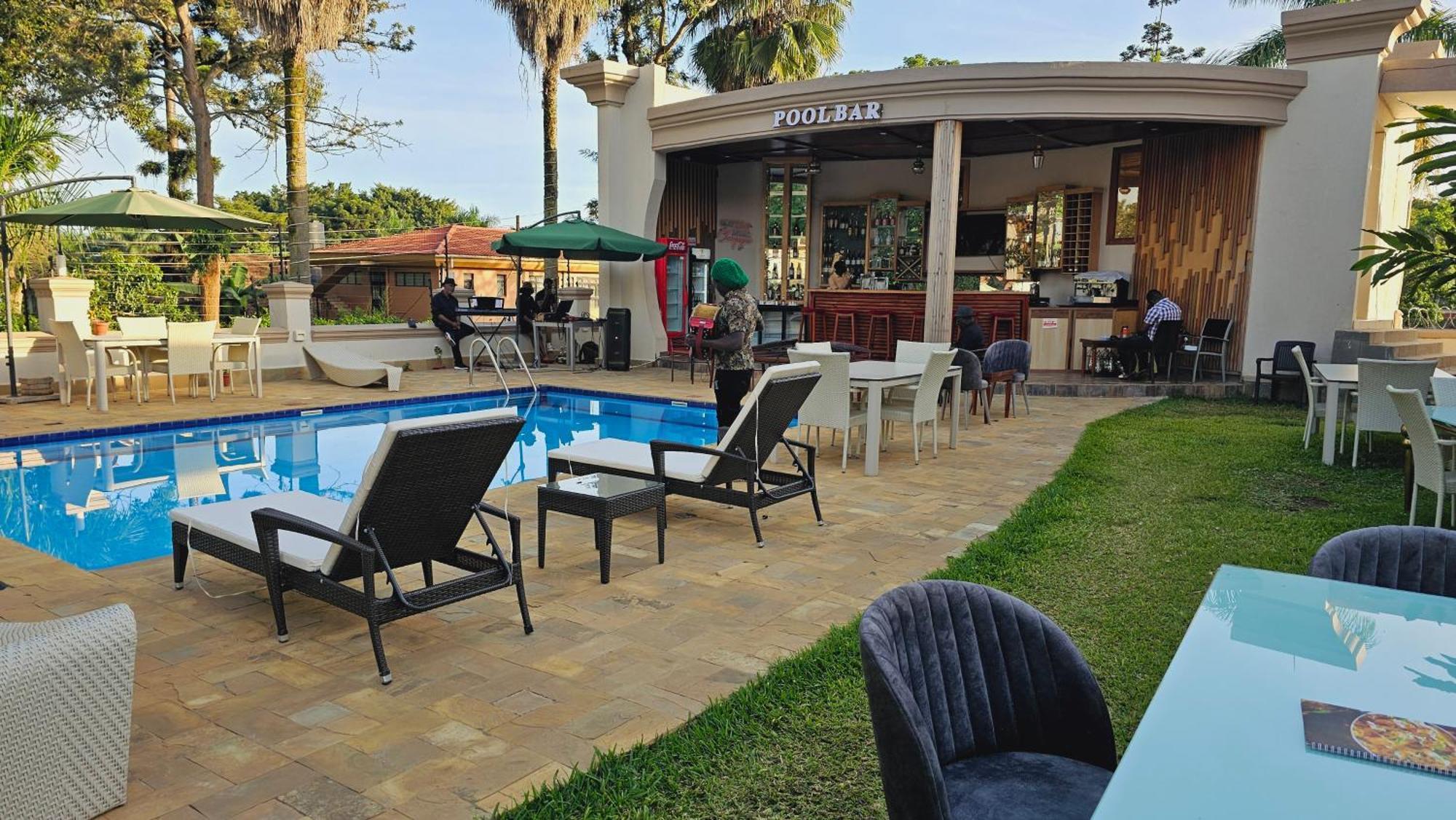 Grik Hotel - Entebbe Esterno foto